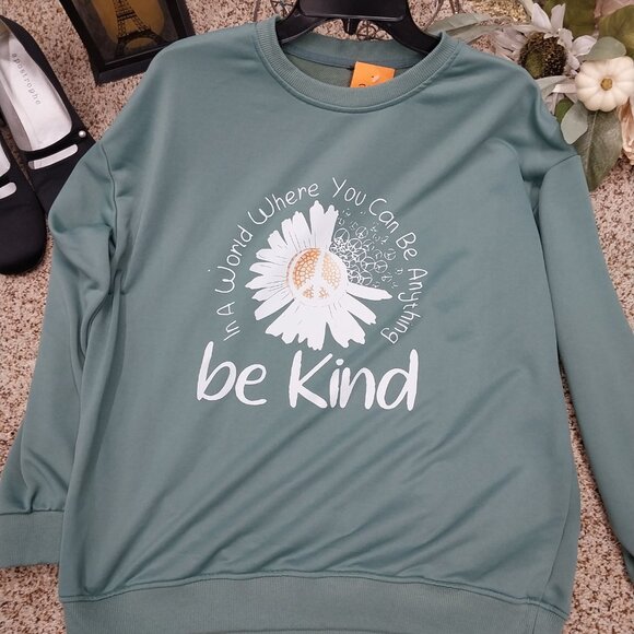 3313 Size XL Be Kind Crewneck In Green and White. - Picture 2 of 6